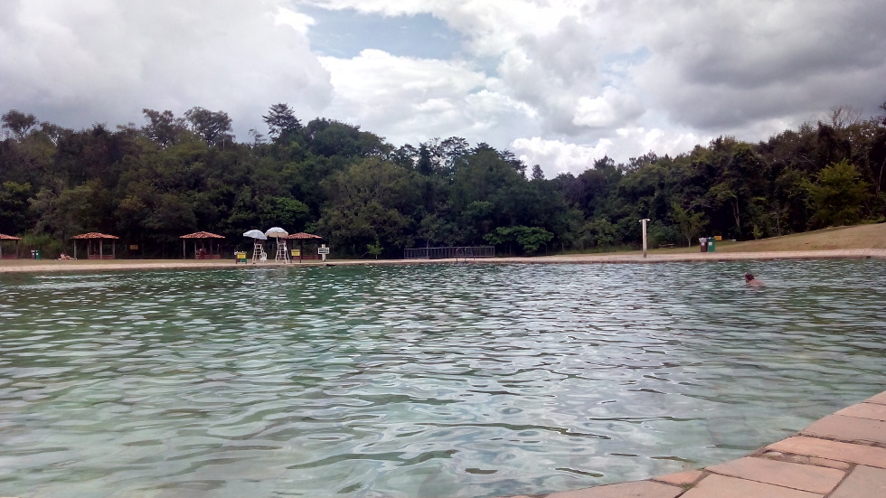Une autre vue de la piscine